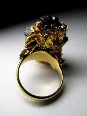 Золотое кольцо с кристаллами черного турмалина