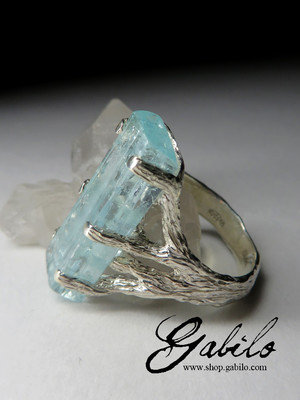Серебряное кольцо с кристаллом аквамарина
