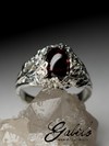 Серебряное кольцо с гранатом альмадином