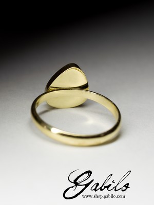 Золотое кольцо с черным дуплет опалом