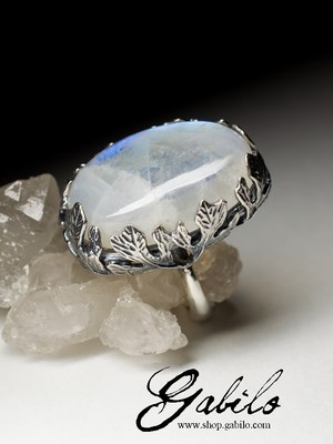 Перстень с лунным камнем адуляром