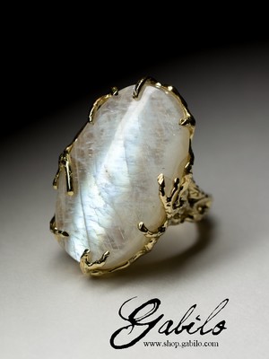 Золотое кольцо с беломоритом лунным камнем