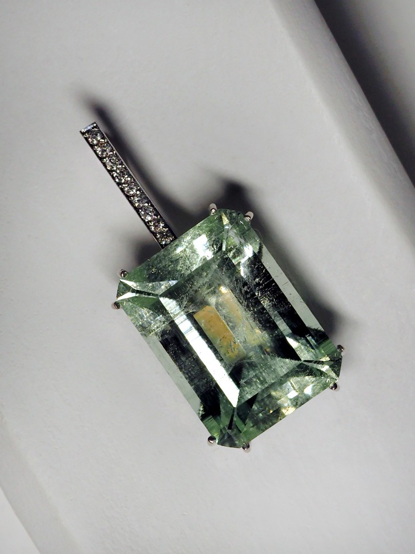 green beryl gold pendant