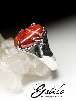 Серебряное кольцо с красной яшмой