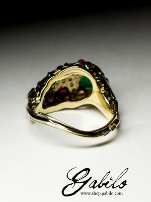 Золотое кольцо с изумрудами рубинами и сапфирами