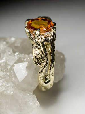 Золотое кольцо со спессартином