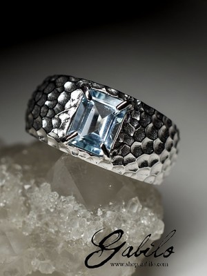 Серебряное кольцо с топазом с сертификатом МГУ