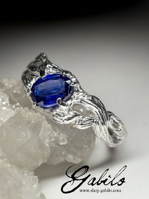 Серебряное кольцо с кианитом