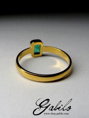 Золотое кольцо с изумрудом