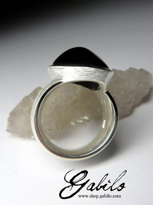 Крупное серебряное кольцо с черным агатом