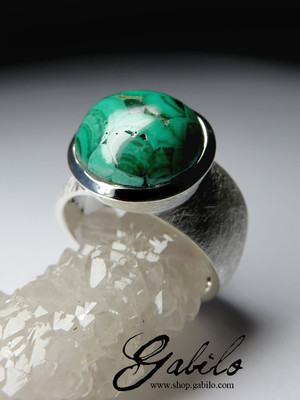 Крупное серебряное кольцо с уральским малахитом