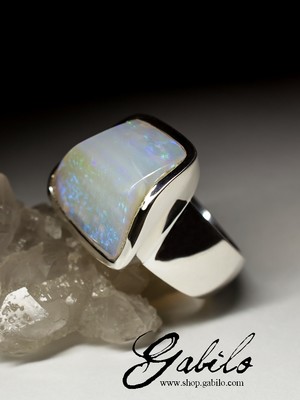 Крупное серебряное кольцо с опалом