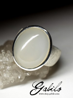 Крупное мужское серебряное кольцо с лунным камнем