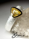 Серебряное кольцо с желтым сапфиром с сертификатом МГУ