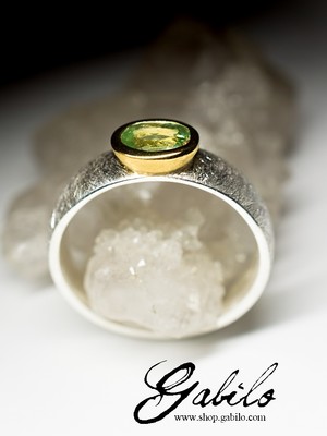 Серебряное кольцо с цаворитом