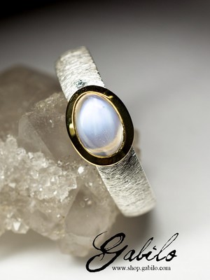 Кольцо с лунным камнем в серебре с сертификатом