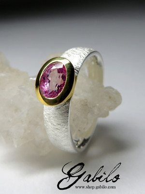 Серебряное кольцо с розовым сапфиром с сертификатом МГУ