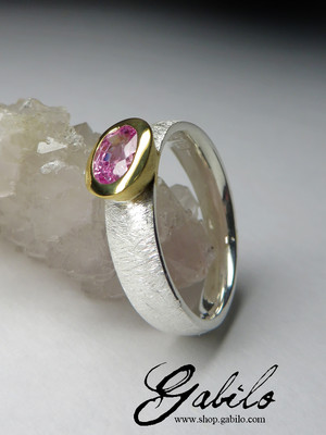 Серебряное кольцо с розовым сапфиром с сертификатом МГУ