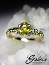 Золотое кольцо с желтым сапфиром