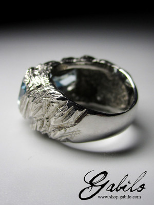 Серебряное кольцо с топазами с сертификатом МГУ