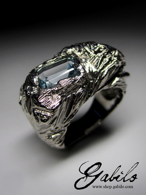 Серебряное кольцо с топазами с сертификатом МГУ