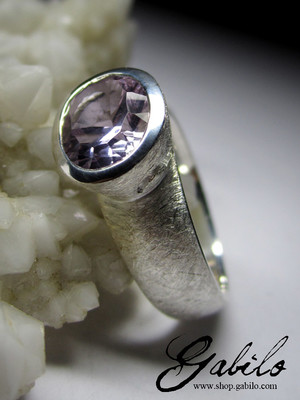 Кольцо с аметистом в серебре
