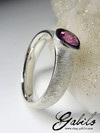Кольцо с розовым сапфиром в серебре