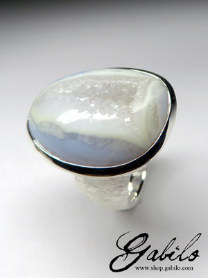 Крупное кольцо с сапфирином в серебре