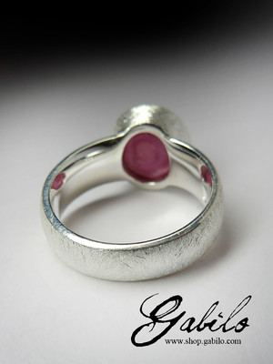 Серебряное кольцо со звездчатым рубином 6.45 карат