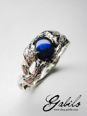 Кольцо с черным опалом с синей опалесценцией