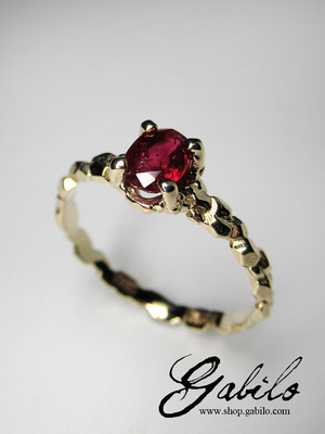 Золотое кольцо с рубином с сертификатом