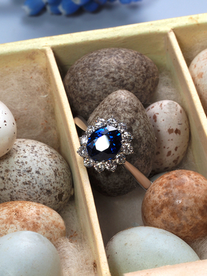 Золотое кольцо с сапфиром Royal Blue и бриллиантами