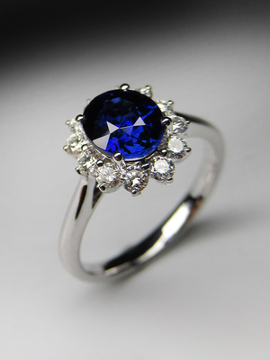 Золотое кольцо с сапфиром Royal Blue 1.38 карат и бриллиантами