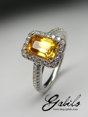 Сертифицированное золотое кольцо с желтым сапфиром и бриллиантами