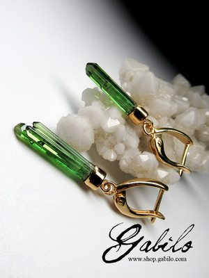 Золотые серьги с кристаллами зелёного турмалина