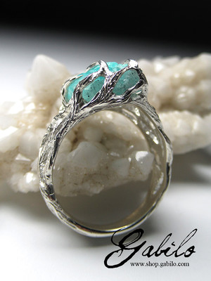 кольцо с кристаллом турмалина Параиба