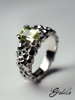 Серебряное кольцо с гелиодором