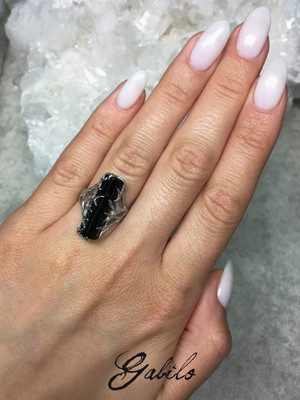 Золотое кольцо с кристаллом чёрного турмалина