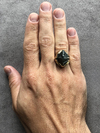 Крупное кольцо с кристаллом александрита