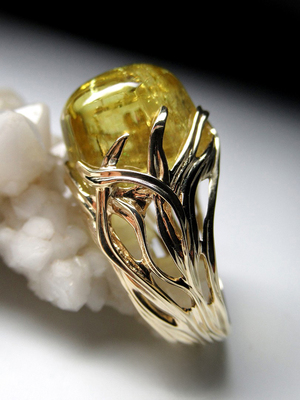 Кольцо с гелиодором в золоте