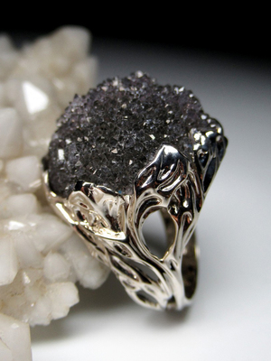 Золотое кольцо с черным кварцевым цветком