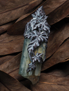 Плющ в снегу - Крупная подвеска с кристаллом Аквамарина