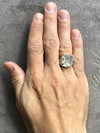 Золотое кольцо с резьбой по лунному камню