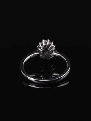Помолвочное кольцо с Чёрным Опалом