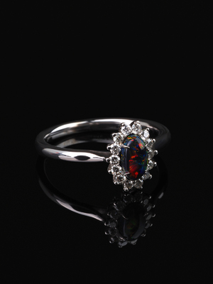 Помолвочное кольцо с Чёрным Опалом