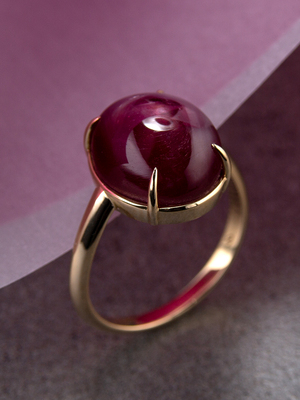 Золотое кольцо со звездчатым рубином