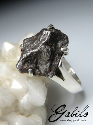 Кольцо с метеоритом серебряное