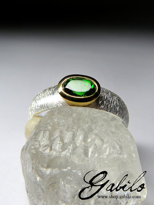 Серебряное кольцо с хромдиопсидом с сертификатом МГУ