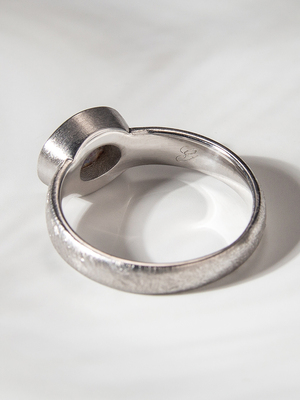 Кольцо с темным Опалом в серебре