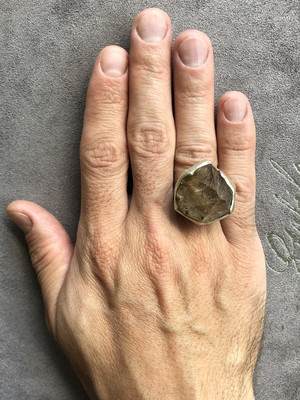 Крупное кольцо с кристаллом Кварца с Рутилом